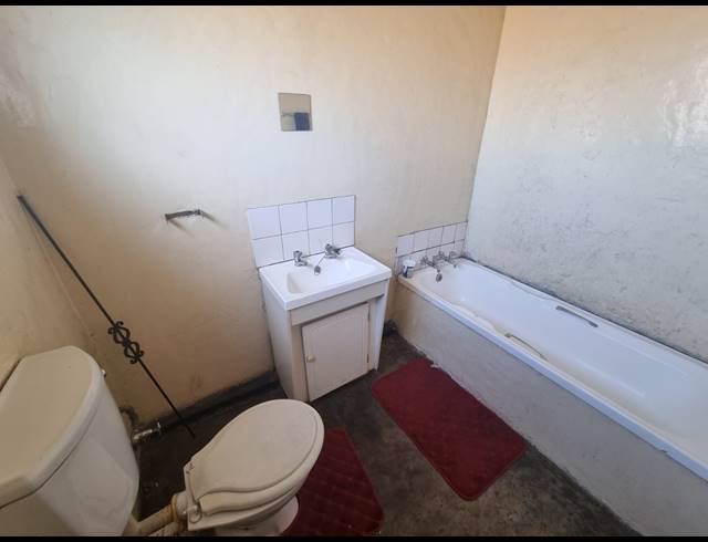 4 BEDROOM HOUSE FOR SALE IN PROTEA NORTH